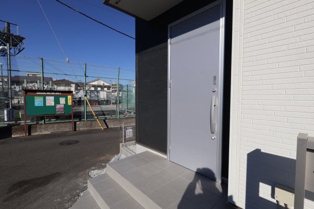 《仲介手数料無料》浦和区瀬ヶ崎１丁目19-25(全1戸)新築一戸建てリナージュの玄関