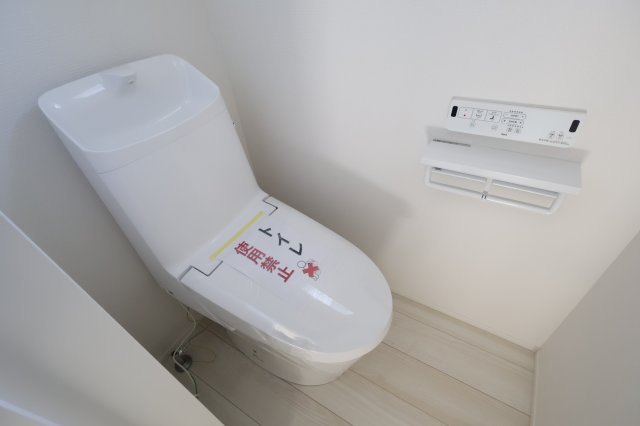 《仲介手数料無料》浦和区瀬ヶ崎１丁目19-25(全1戸)新築一戸建てリナージュのトイレ