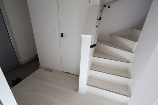 《仲介手数料無料》浦和区瀬ヶ崎１丁目19-25(全1戸)新築一戸建てリナージュの玄関