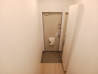 【玄関】 | カーサ ラ ルーチェ1 | 下駄箱もしっかりついてます！