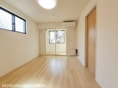 【居間・リビング】 | カーサ ラ ルーチェ2 | アレンジ自由自在の広々空間です！