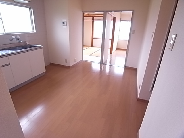 ハイツ高丸の居間・リビング