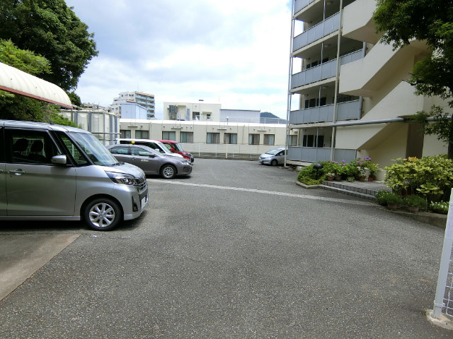 マンション妙法寺の駐車場