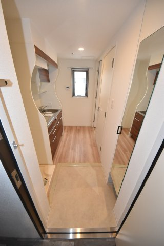 セレニテ難波グランデシュッドの玄関