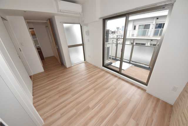 セレニテ難波グランデシュッドの居間・リビング