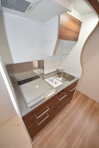 セレニテ難波グランデシュッドのキッチン