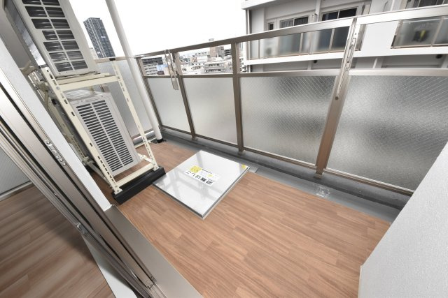セレニテ難波グランデシュッドのバルコニー