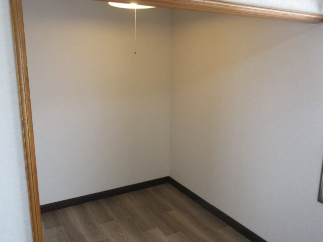イーストエイトの洋室