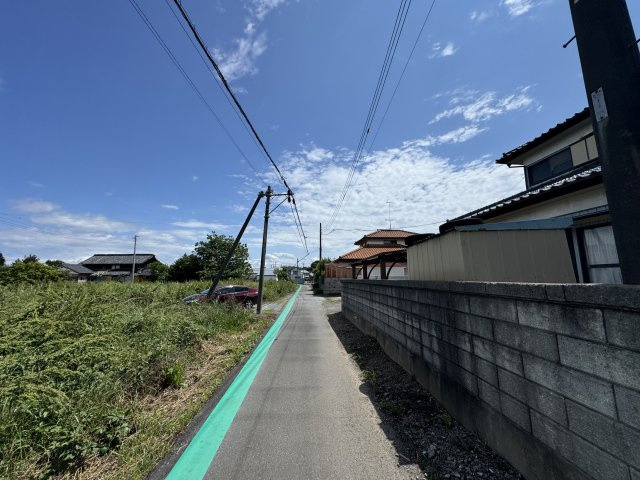 -三丁目不動産-　熊谷市妻沼　約747坪の前面道路含む現地写真