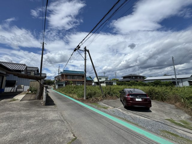 -三丁目不動産-　熊谷市妻沼　約747坪の前面道路含む現地写真