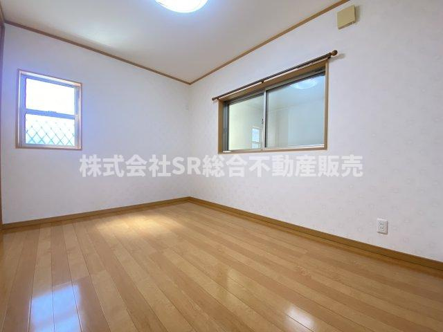 若江東町1丁目中古戸建の洋室|使い勝手のいい洋室です