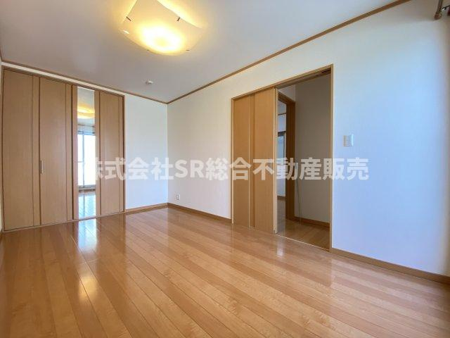 若江東町1丁目中古戸建の寝室|姿見付のクローゼットもあります！寝室にいかがでしょうか