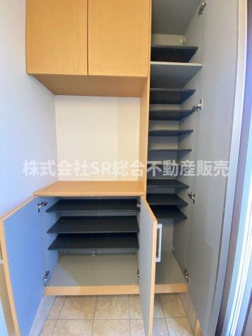 若江東町1丁目中古戸建の収納|シューズボックスです。ご家族分の靴が収納できます！