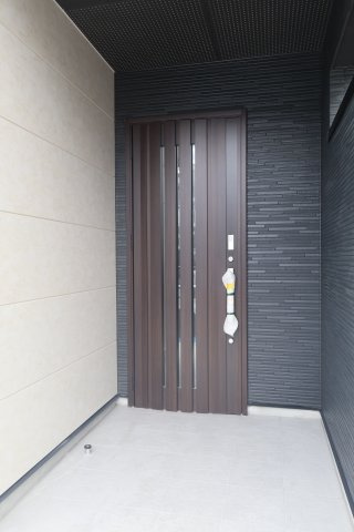 【玄関】 | 《仲介手数料無料》北区東大成町２丁目317-1(2号棟)新築一戸建てブルーミングガーデン | 撮影日 2025年10月6日 14:50 晴れ