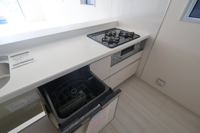 【キッチン】 | 《仲介手数料無料》北区東大成町２丁目317-1(2号棟)新築一戸建てブルーミングガーデン | 撮影日 2025年10月6日 14:50 晴れ