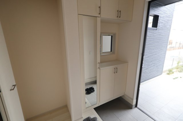 【玄関】 | 《仲介手数料無料》北区東大成町２丁目317-1(2号棟)新築一戸建てブルーミングガーデン | 撮影日 2025年10月6日 14:50 晴れ