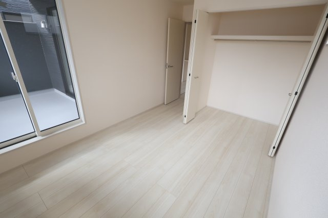 【洋室】 | 《仲介手数料無料》北区東大成町２丁目317-1(2号棟)新築一戸建てブルーミングガーデン | 撮影日 2025年10月6日 14:50 晴れ