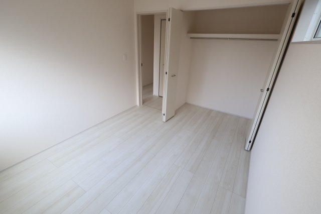 【洋室】 | 《仲介手数料無料》北区東大成町２丁目317-1(2号棟)新築一戸建てブルーミングガーデン | 撮影日 2025年10月6日 14:50 晴れ