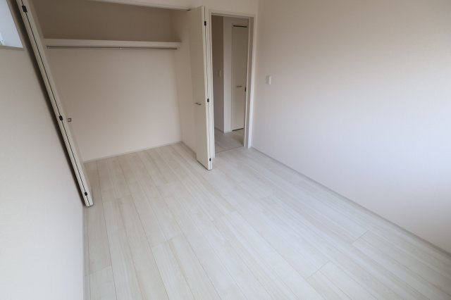 【洋室】 | 《仲介手数料無料》北区東大成町２丁目317-1(2号棟)新築一戸建てブルーミングガーデン | 撮影日 2025年10月6日 14:50 晴れ