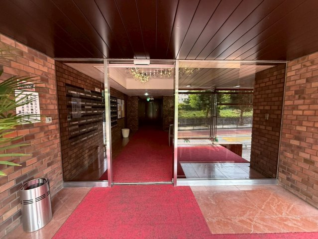 ロイヤル赤坂サルーン　406のエントランス