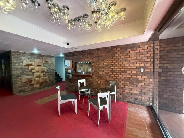 ロイヤル赤坂サルーン　406のロビー