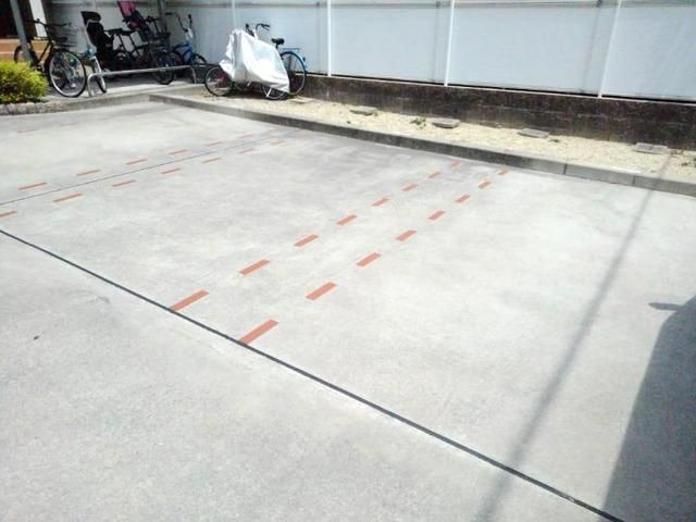 ジェルメ元中野の駐車場