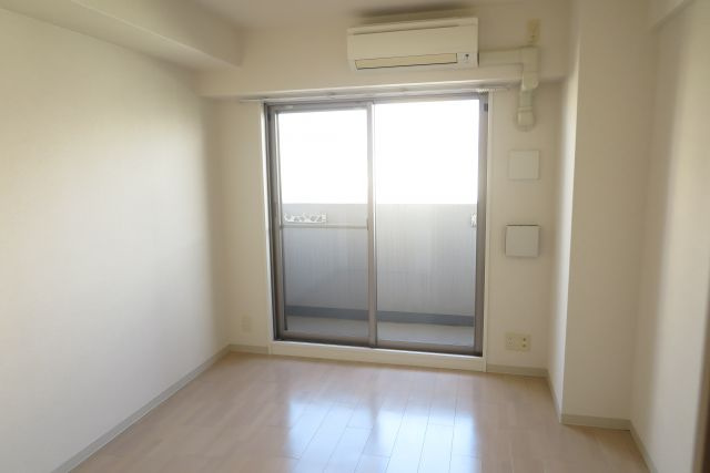 ルクレ難波の洋室