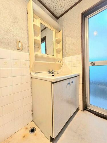 高柳７丁目　中古一戸建ての独立洗面台|■物件内覧・資金計画相談・住宅ローン相談、リフォーム相談、お問合せ受付中■
※当日・翌日のご内覧、ご相談はお電話でのお問合せがスムーズです！