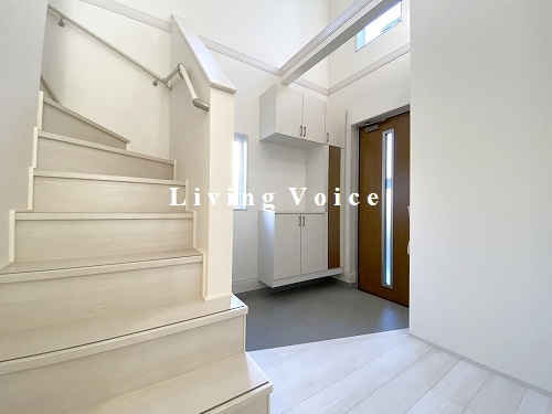 【玄関】 | 【仲介手数料０円】秦野市下大槻　新築一戸建て　2号棟　全2棟 | 秦野市下大槻　新築一戸建て　全2棟