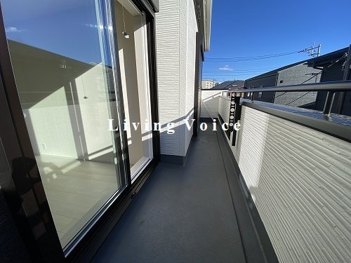 【バルコニー】 | 【仲介手数料０円】秦野市下大槻　新築一戸建て　2号棟　全2棟 | 秦野市下大槻　新築一戸建て　全2棟