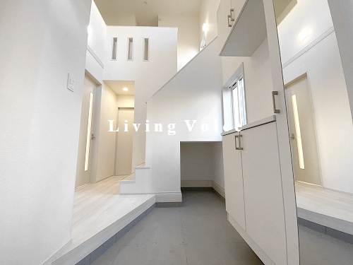 【玄関】 | 【仲介手数料０円】秦野市下大槻　新築一戸建て　2号棟　全2棟 | 秦野市下大槻　新築一戸建て　全2棟