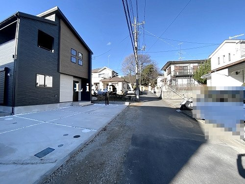 【前面道路含む現地写真】 | 【仲介手数料０円】秦野市下大槻　新築一戸建て　2号棟　全2棟 | 秦野市下大槻　新築一戸建て　全2棟