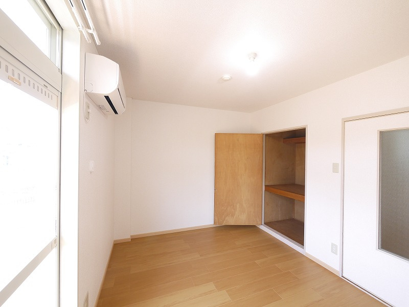 パークヒル光明の洋室|落ち着いた色調の洋室です