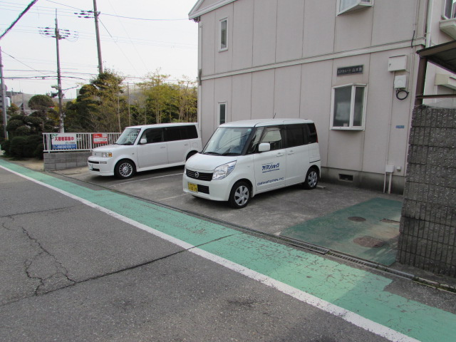 エクセレート山本南の駐車場