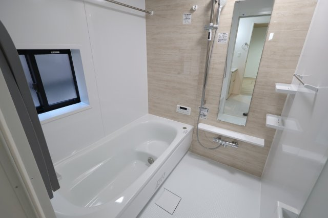 《仲介手数料無料》上尾市大字平塚2159-14(全1戸)新築一戸建てグラファーレの浴室|撮影日 2025年11月28日 12:50 晴れ