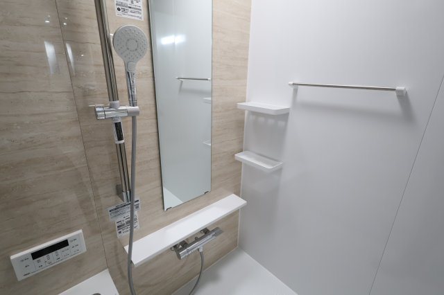 《仲介手数料無料》上尾市大字平塚2159-14(全1戸)新築一戸建てグラファーレの浴室|撮影日 2025年11月28日 12:50 晴れ