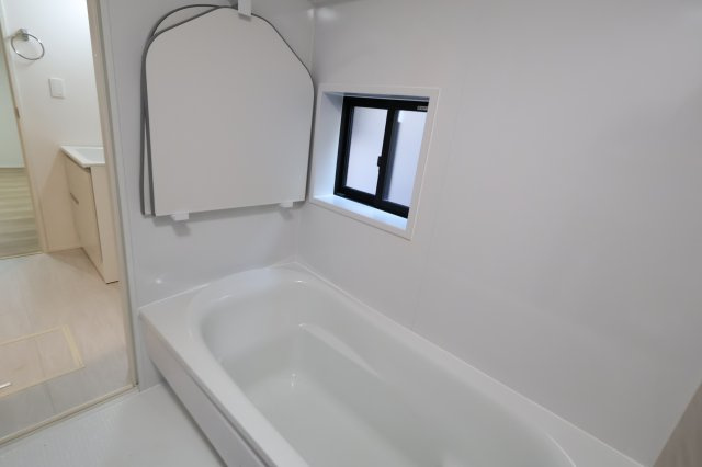 《仲介手数料無料》上尾市大字平塚2159-14(全1戸)新築一戸建てグラファーレの浴室|撮影日 2025年11月28日 12:50 晴れ