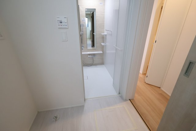 《仲介手数料無料》上尾市大字平塚2159-14(全1戸)新築一戸建てグラファーレのランドリースペース|撮影日 2025年11月28日 12:50 晴れ