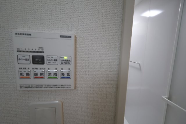 《仲介手数料無料》上尾市大字平塚2159-14(全1戸)新築一戸建てグラファーレの浴室|撮影日 2025年11月28日 12:50 晴れ