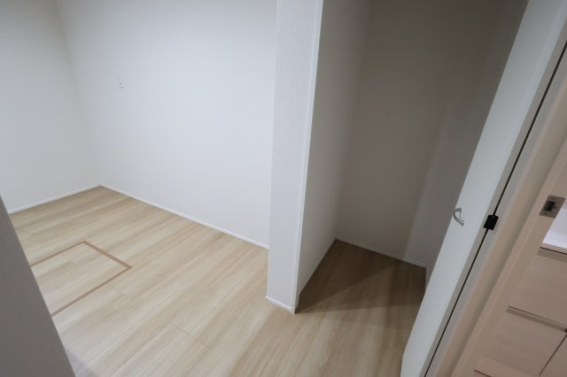 《仲介手数料無料》上尾市大字平塚2159-14(全1戸)新築一戸建てグラファーレの収納|撮影日 2025年11月28日 12:50 晴れ