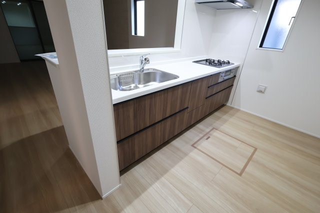 《仲介手数料無料》上尾市大字平塚2159-14(全1戸)新築一戸建てグラファーレのキッチン|撮影日 2025年11月28日 12:50 晴れ