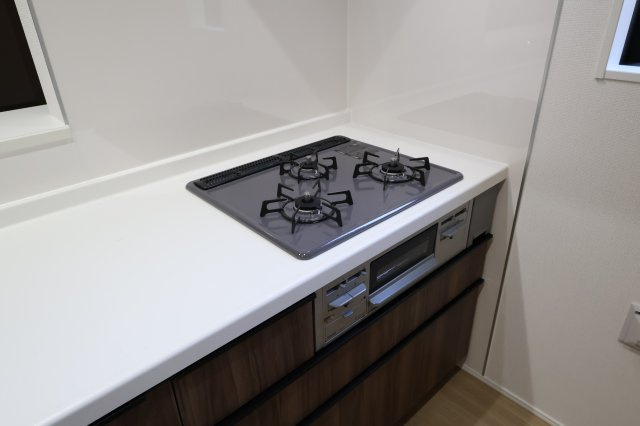 《仲介手数料無料》上尾市大字平塚2159-14(全1戸)新築一戸建てグラファーレのキッチン|撮影日 2025年11月28日 12:50 晴れ