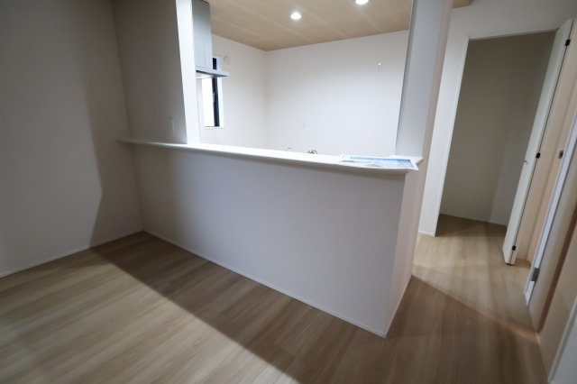 《仲介手数料無料》上尾市大字平塚2159-14(全1戸)新築一戸建てグラファーレのキッチン|撮影日 2025年11月28日 12:50 晴れ