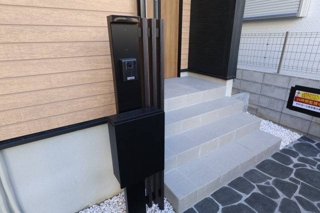 《仲介手数料無料》上尾市大字平塚2159-14(全1戸)新築一戸建てグラファーレのセキュリティ|撮影日 2025年11月28日 12:50 晴れ
