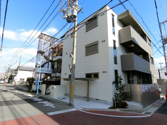 トロワ・レブローニュの外観