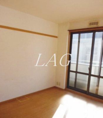 【居間・リビング】 | カーサYOTUYA | 洋室のお部屋です。