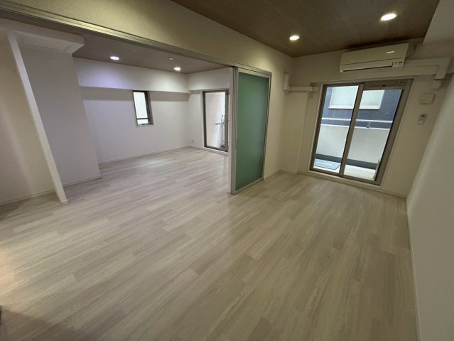 BRAVI南堀江の居間・リビング