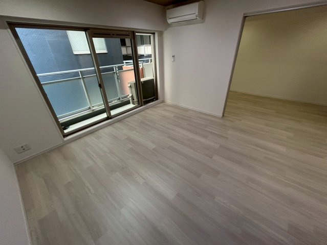 BRAVI南堀江の居間・リビング