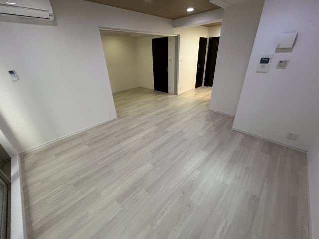 BRAVI南堀江の居間・リビング