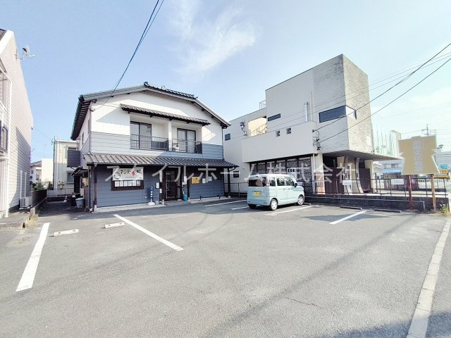 ネヴァーハウスの駐車場
